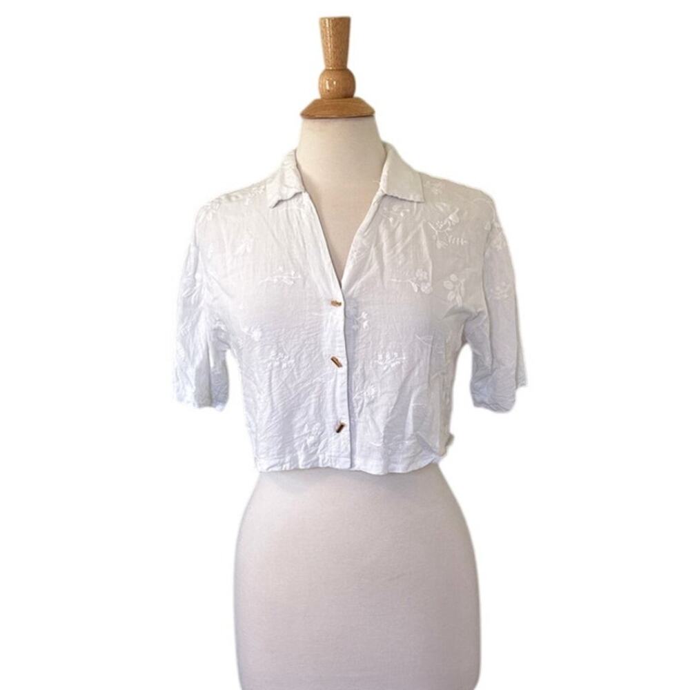 Kirious White Button Front Crop Top Gold Button Floral Embroidery Minimal 1019
